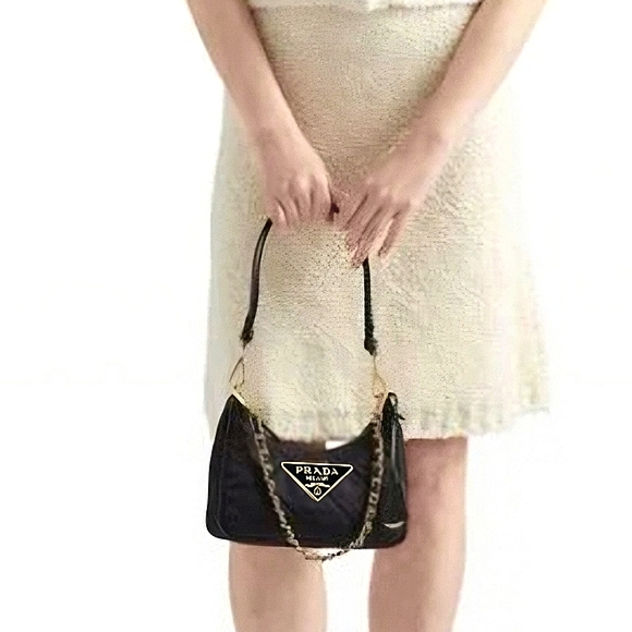 Re edition New Black Gold purse 2 way hand crossbody with pouch - Picture 8 of 11